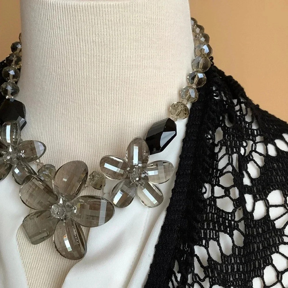 Chunky Faceted Flower Statement Necklace - Picture 4 of 11